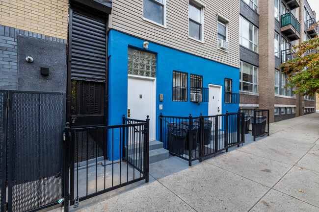 117 Leonard St in Brooklyn, NY - Building Photo - Building Photo