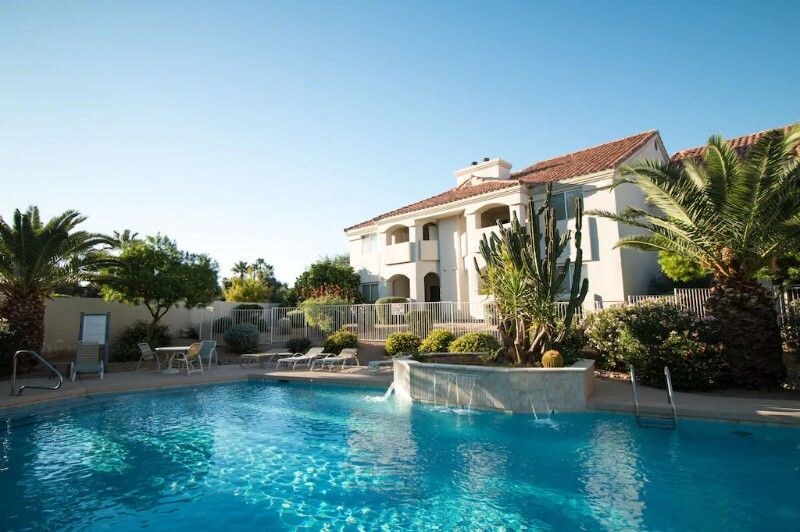 10401 N 52nd St in Paradise Valley, AZ - Building Photo