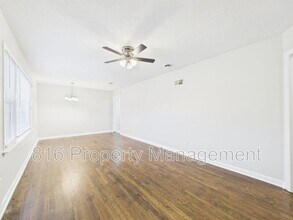 5725 Blue Ridge Blvd in Raytown, MO - Building Photo - Building Photo