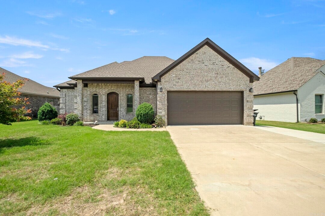 9541 Oak Forest Ln in Sherwood, AR - Building Photo