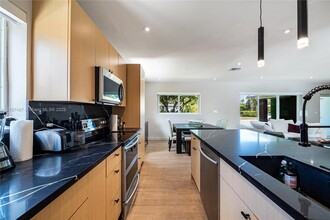 10658 NE 11th Ave in Miami Shores, FL - Building Photo - Building Photo