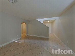 27209 La Jolla Way in Wesley Chapel, FL - Foto de edificio - Building Photo