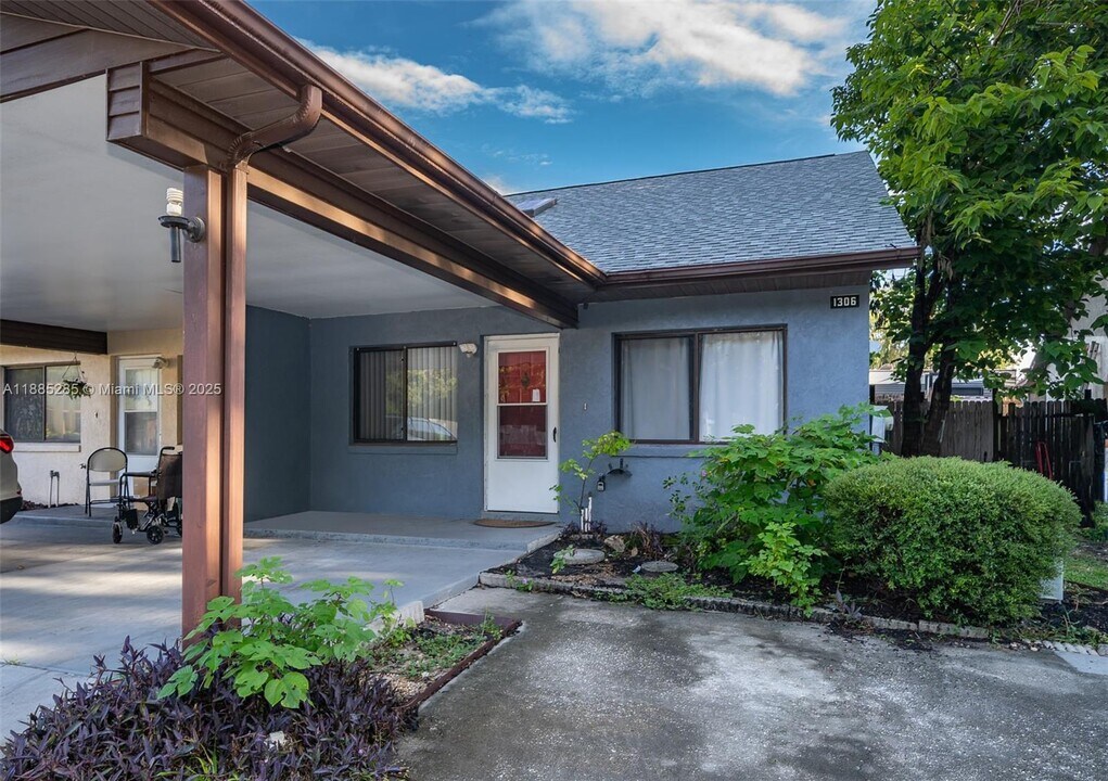 1306 Vine St in Leesburg, FL - Building Photo