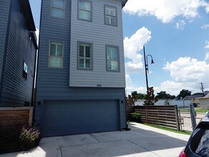 2911 Blodgett St in Houston, TX - Building Photo - Building Photo