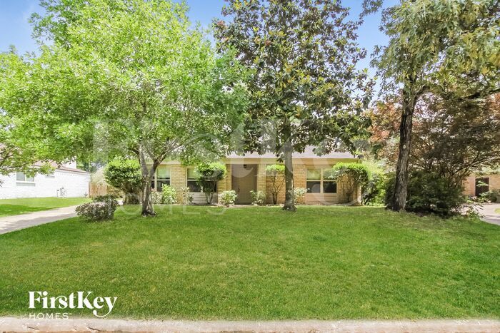 3922 Maple Heights Dr in Humble, TX - Foto de edificio
