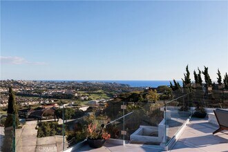 32492 Azores Rd in Dana Point, CA - Foto de edificio - Building Photo
