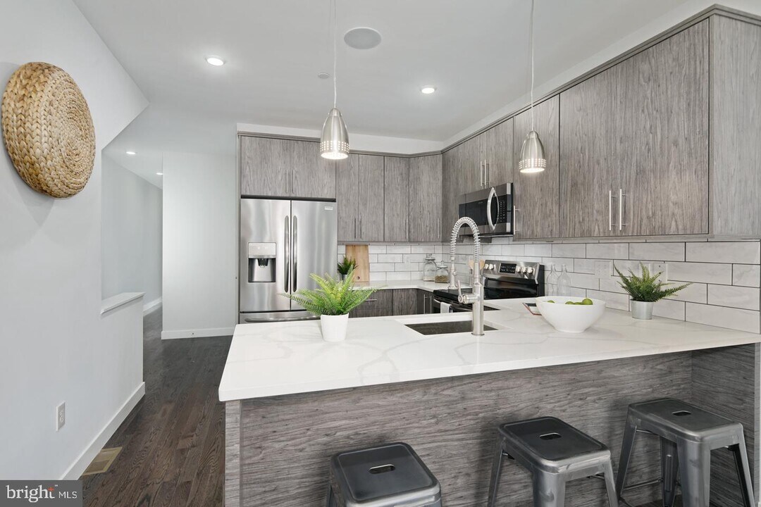 1752 N Marshall St-Unit -1 in Philadelphia, PA - Building Photo