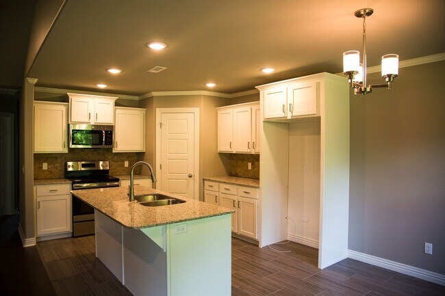 806 SW Cabriolet St in Bentonville, AR - Building Photo - Building Photo