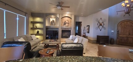 16055 N Overlook Ct in Fountain Hills, AZ - Foto de edificio - Building Photo