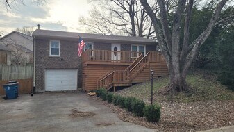 400 N Third Ave in La Grange, KY - Building Photo