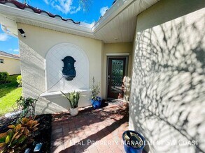 2555 Vine Ave in Naples, FL - Building Photo - Building Photo