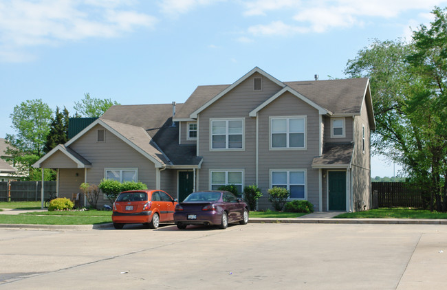 3 Three Plexes in Lawrence, KS - Foto de edificio - Building Photo