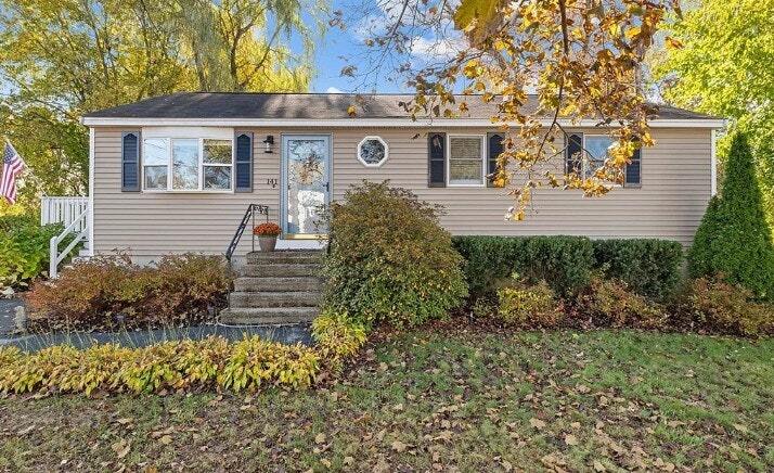 141 Commonwealth Ave in Lowell, MA - Building Photo