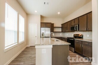 9835 Willow Creek Commerce Dr in Tomball, TX - Building Photo - Building Photo