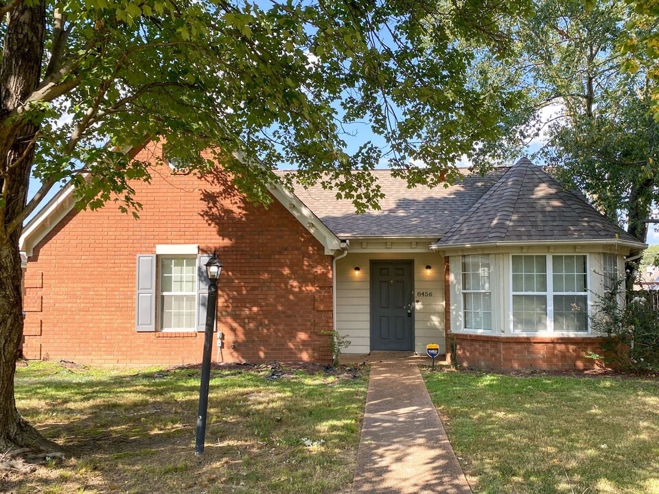 8456 Kimberly Rose Dr in Memphis, TN - Building Photo