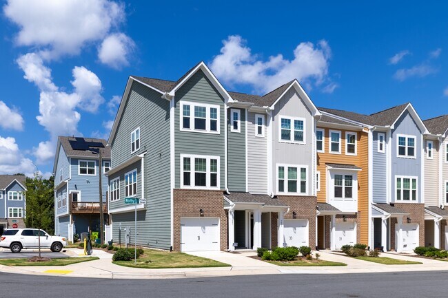 3001 Worthy Wy in Durham, NC - Foto de edificio - Building Photo