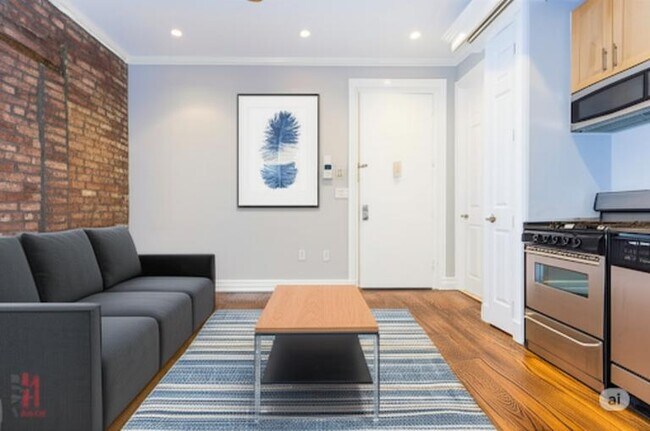 47 1/2 1st Street (2nd & 1st Ave), #5R