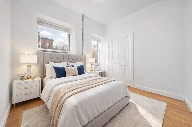 107 Christopher St, Unit 18 in New York, NY - Foto de edificio - Building Photo