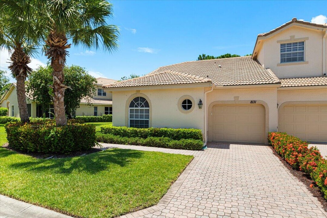 8131 Mulligan Cir in Port St. Lucie, FL - Building Photo