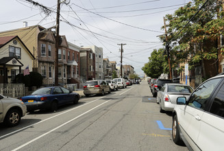 109 Lincoln St in Jersey City, NJ - Foto de edificio - Building Photo