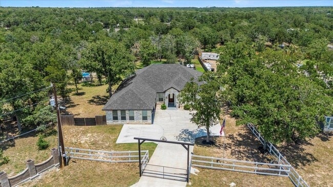 127 Medlar Dr in Cedar Creek, TX - Foto de edificio - Building Photo