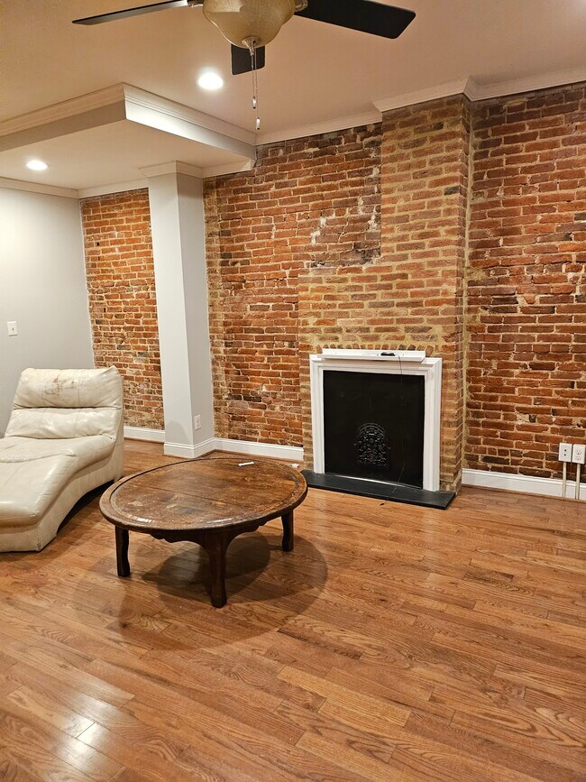 908 S Hanover St in Baltimore, MD - Building Photo - Building Photo