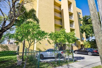 1855 SW 1st St in Miami, FL - Building Photo - Building Photo