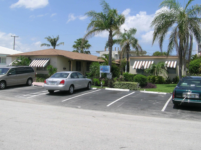 113 Edwards Ln in Palm Beach Shores, FL - Building Photo - Building Photo