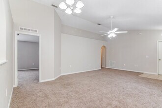 11349 Ivy Flower Loop in Riverview, FL - Foto de edificio - Building Photo