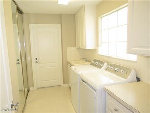 3245 Barbados Ln in Naples, FL - Building Photo - Building Photo