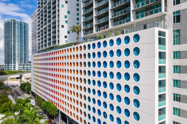 500 Brickell in Miami, FL - Foto de edificio - Building Photo