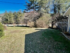 126 Chunns Cove Rd in Asheville, NC - Building Photo - Building Photo