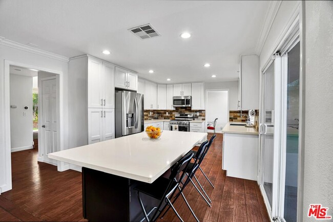 11158 Newcastle Ave in Los Angeles, CA - Building Photo - Building Photo