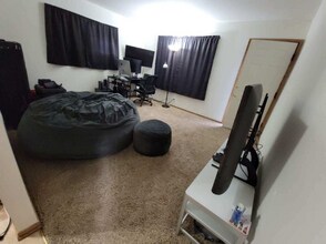 1117 S 86th St-Unit -1115 s. 86th street in West Allis, WI - Building Photo - Building Photo