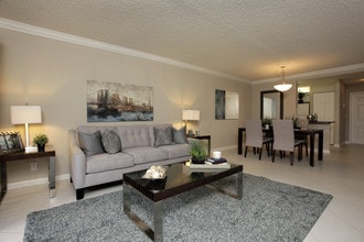 Palm Beach Gardens Apartments in Palm Beach Gardens, FL - Building Photo - Interior Photo