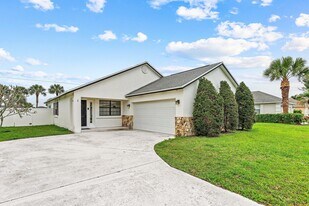 125 Raintree Trail in Jupiter, FL - Building Photo