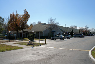 Green Gables Apartments in Orlando, FL - Building Photo - Building Photo