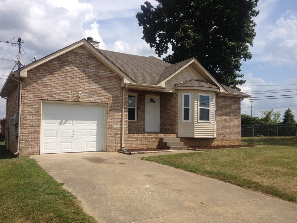 1301 Sonja Dr in Clarksville, TN - Building Photo