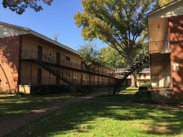 Merton Manor Apartments in Memphis, TN - Building Photo