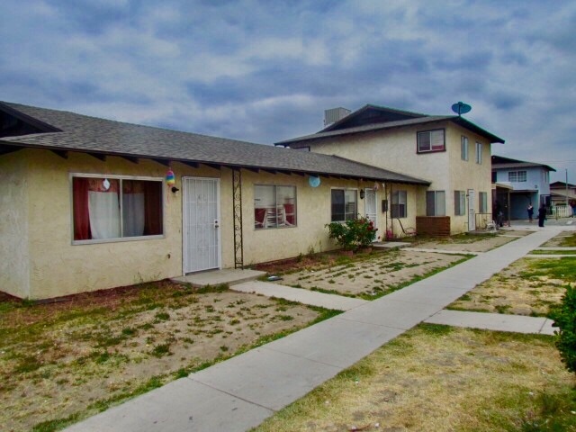 1230 Rosalia Ave in Hemet, CA - Building Photo