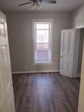 37 Gates St, Unit A in Crystal Lake, IL - Foto de edificio - Building Photo