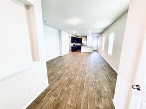 117 Huckleberry Ln in Elgin, TX - Foto de edificio - Building Photo