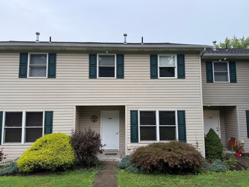 404 Harding St in Lower Burrell, PA - Building Photo