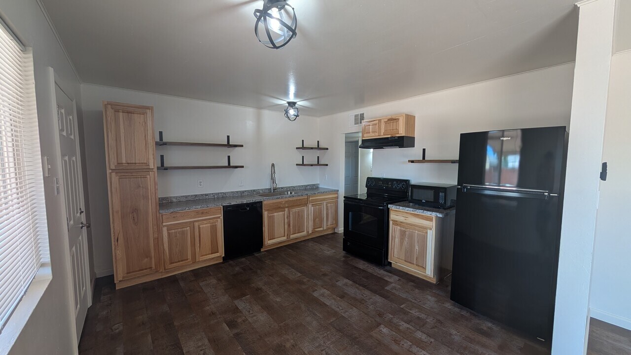 1812 S Hardy Dr in Tempe, AZ - Building Photo