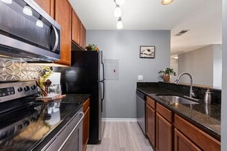 208 Glengarry Dr in Bloomingdale, IL - Foto de edificio - Building Photo