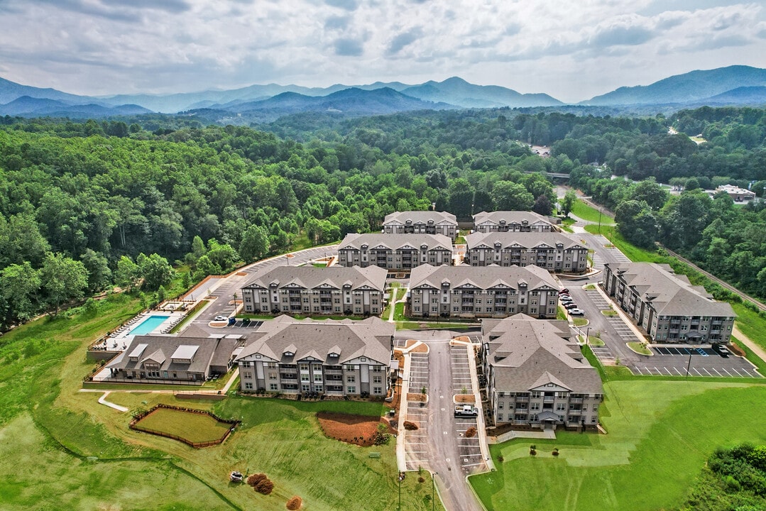 The Hominy in Candler, NC - Foto de edificio