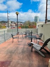 37 Hiawassee St, Unit 205W in Asheville, NC - Building Photo - Building Photo