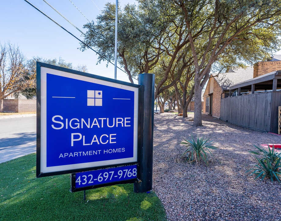 Signature Place in Midland, TX - Building Photo