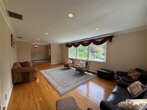 29 Eastview Dr in Valhalla, NY - Building Photo - Building Photo
