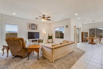 118 Spectrum Ave SW in Rio Rancho, NM - Building Photo - Building Photo